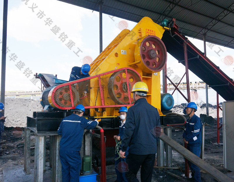 磚廠處理煤矸石頁(yè)巖適合用哪種粉碎機(jī)？多少錢(qián)一臺(tái)